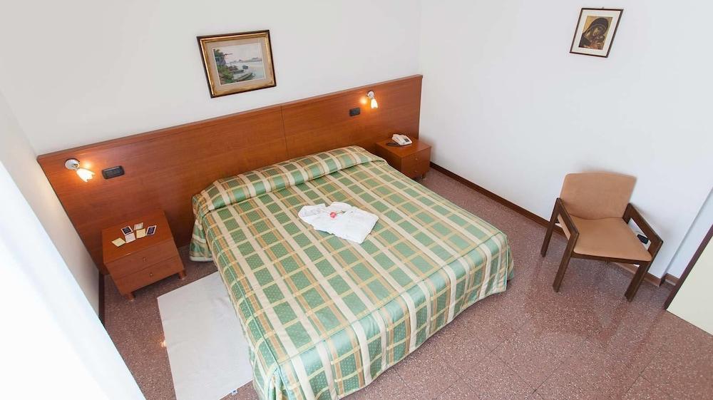 Hotel Rossini Tabiano Terme Exteriör bild