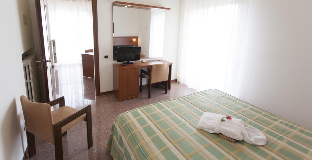 Hotel Rossini Tabiano Terme Exteriör bild
