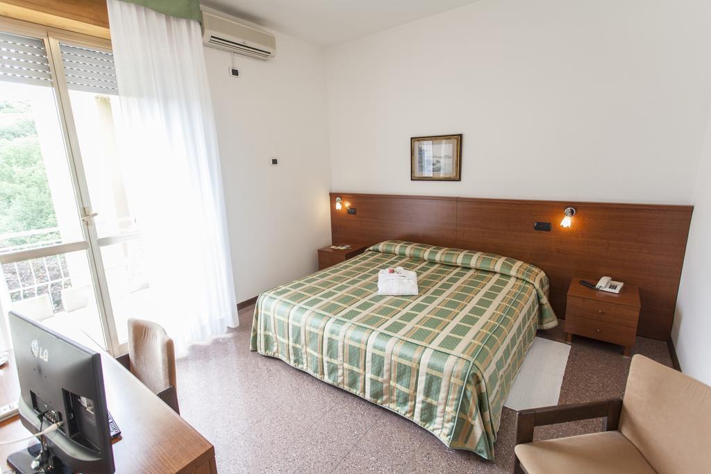 Hotel Rossini Tabiano Terme Exteriör bild
