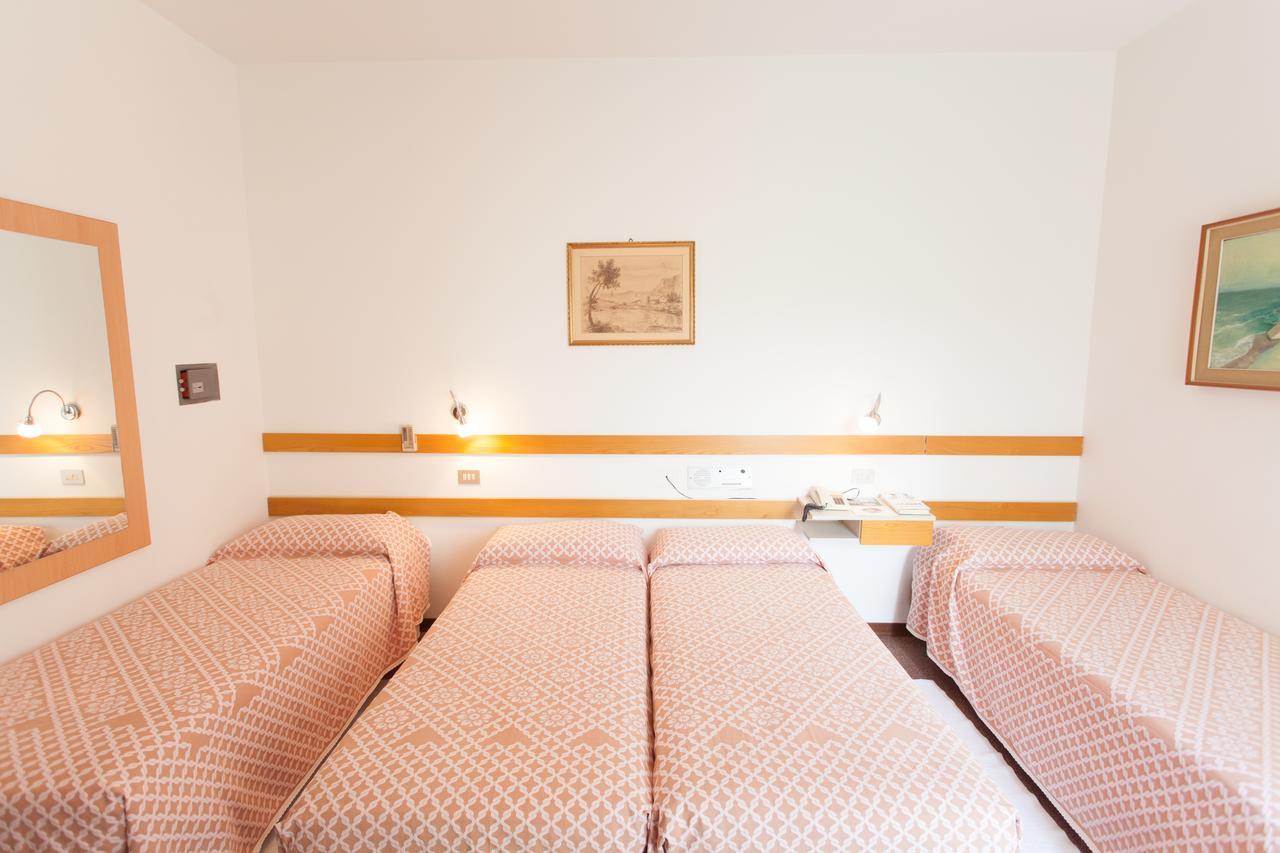 Hotel Rossini Tabiano Terme Exteriör bild