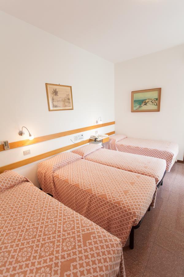 Hotel Rossini Tabiano Terme Exteriör bild