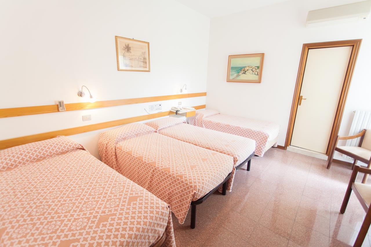 Hotel Rossini Tabiano Terme Exteriör bild