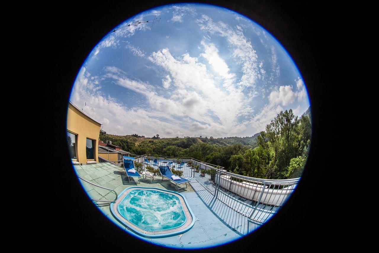 Hotel Rossini Tabiano Terme Exteriör bild